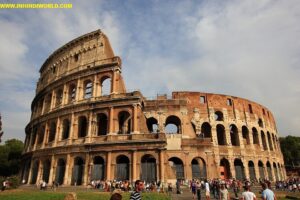 कोलोज़ीयम ( The Roman Colosseum)   