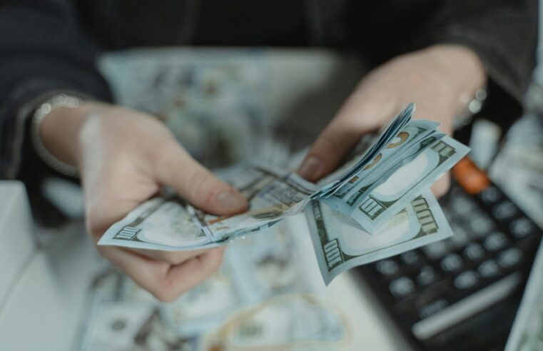 2025 में पैसे कैसे बचाएं 10 स्मार्ट टिप्स